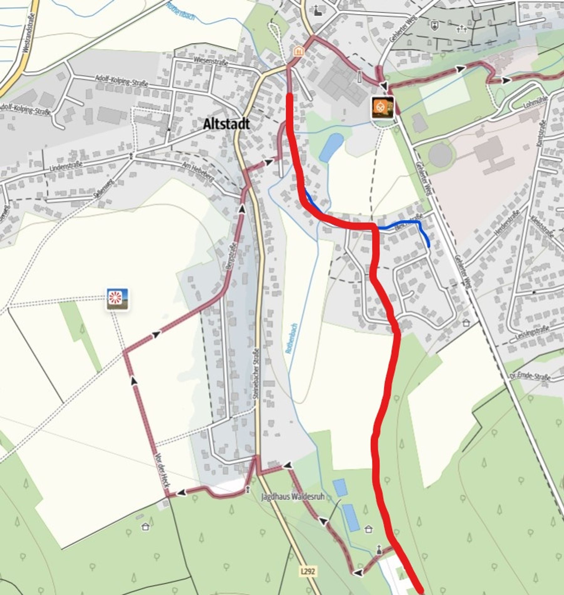 Eine Karte, die die Altstadt zeigt, mit einer fetten roten Linie, die eine Route von der unteren Mitte durch grüne und städtische Gebiete markiert, die nach Norden führt und leicht nach rechts ins Stadtzentrum abbiegt.